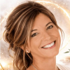 Medium Maria Mallia - Spirituelle Kurse & Live-Erlebnisse per Video-Call - Medium & Channeling - Tarot & Kartenlegen - Runen & Pendel - Neutrales Life-Coaching